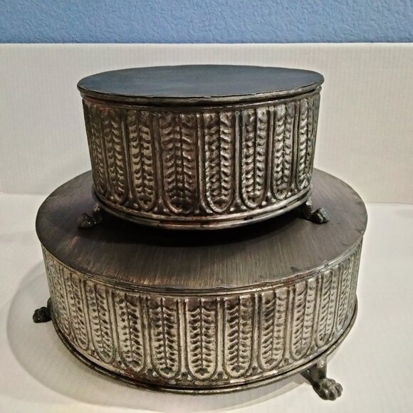 Round Metal Cake/Display Risers, Set of Two, Vintage, NWT - Picture 1 of 14